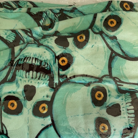 Tall and Curvy Skeleton LuLaRoe Leggings - Picture 2 of 3